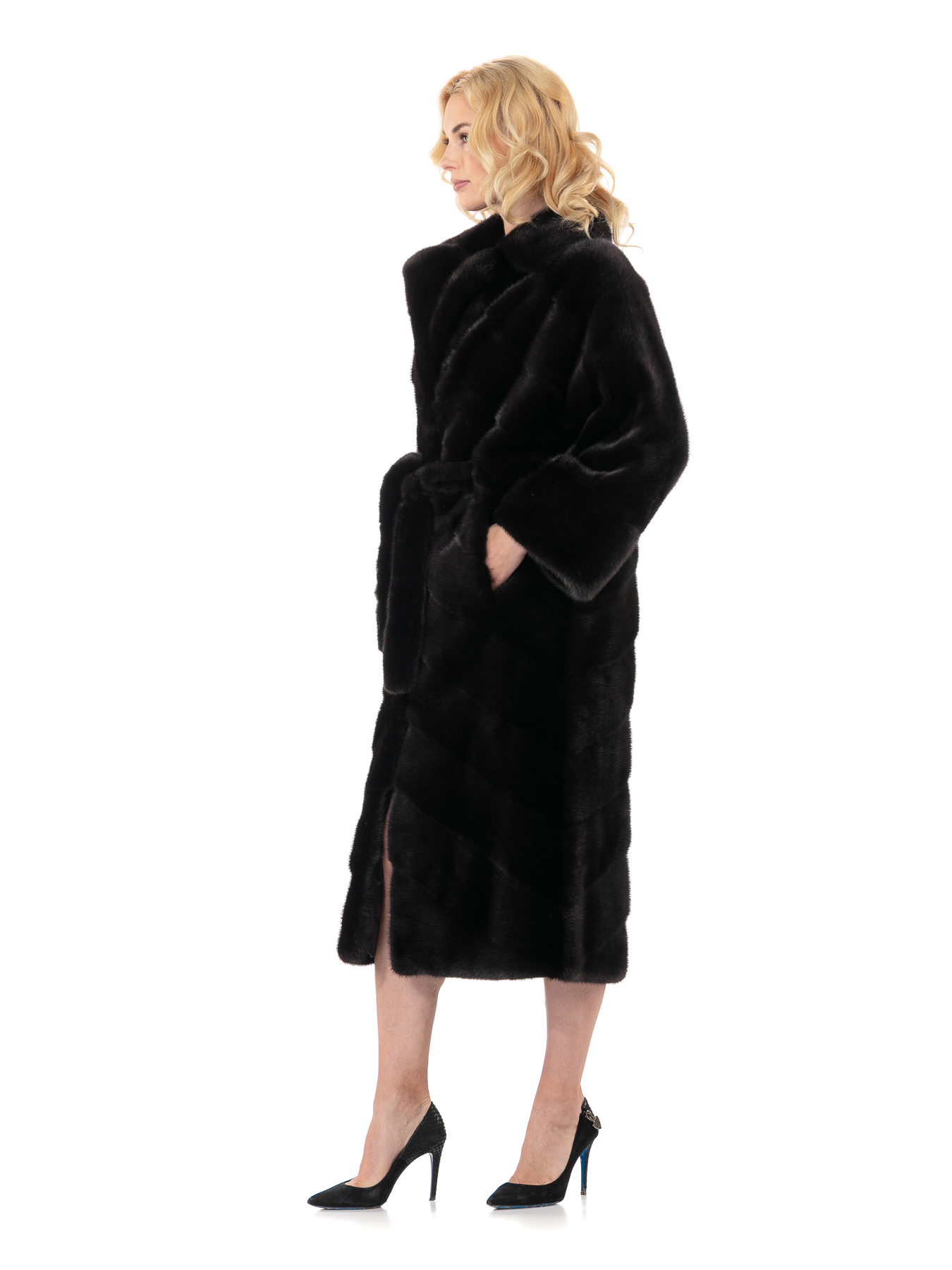Женское пальто из меха норки с английским воротником